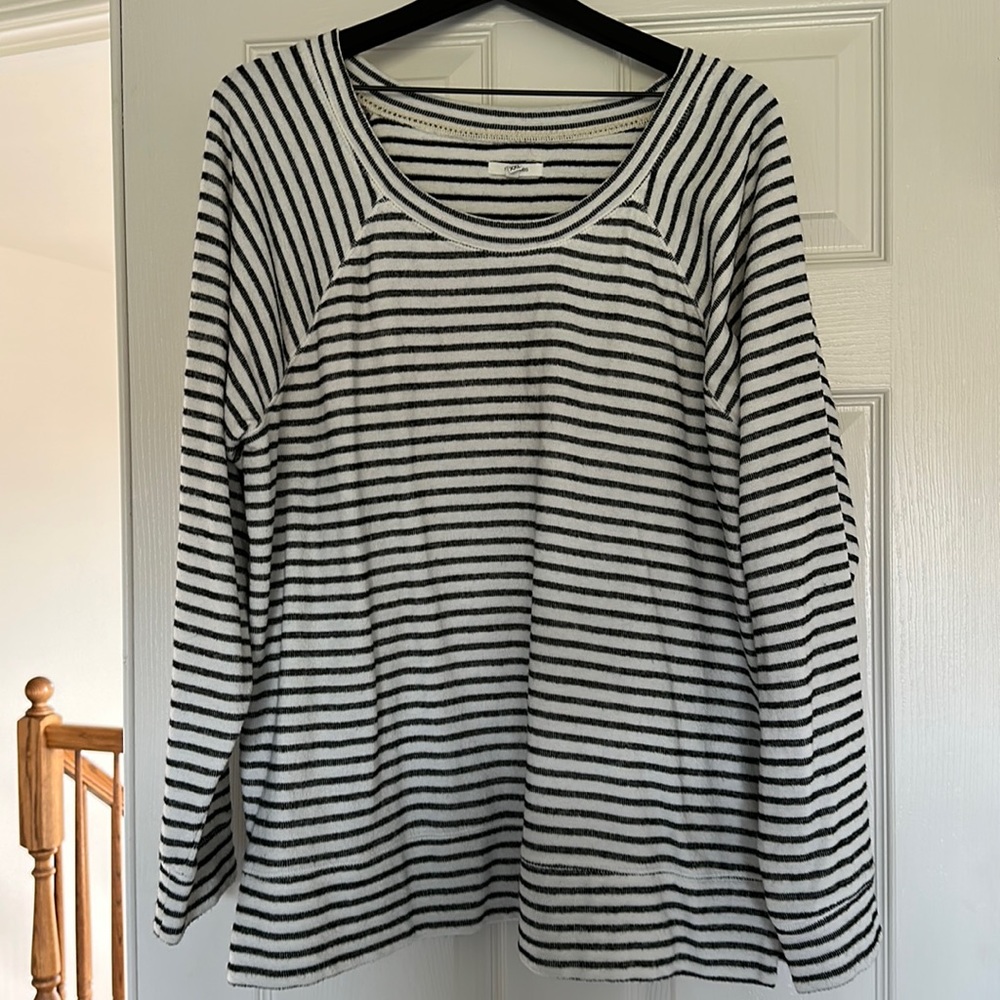 XXL Maurice’s crewneck sweatshirt worn once